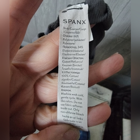 SPANX Small Gray Ribbed Mocked  Neck Bodysuit. - Picture 5 of 5